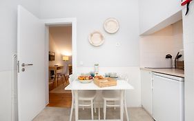 Live Like A Local @ Casa Da Esquina - Wifi & A/C